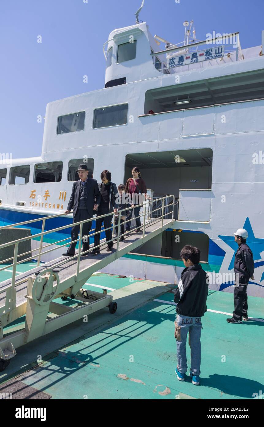 Ankunft der Fähre Matsuyama - Hiroshima im Hafen von Hiroshima, Hiroshima, Japan Stockfoto