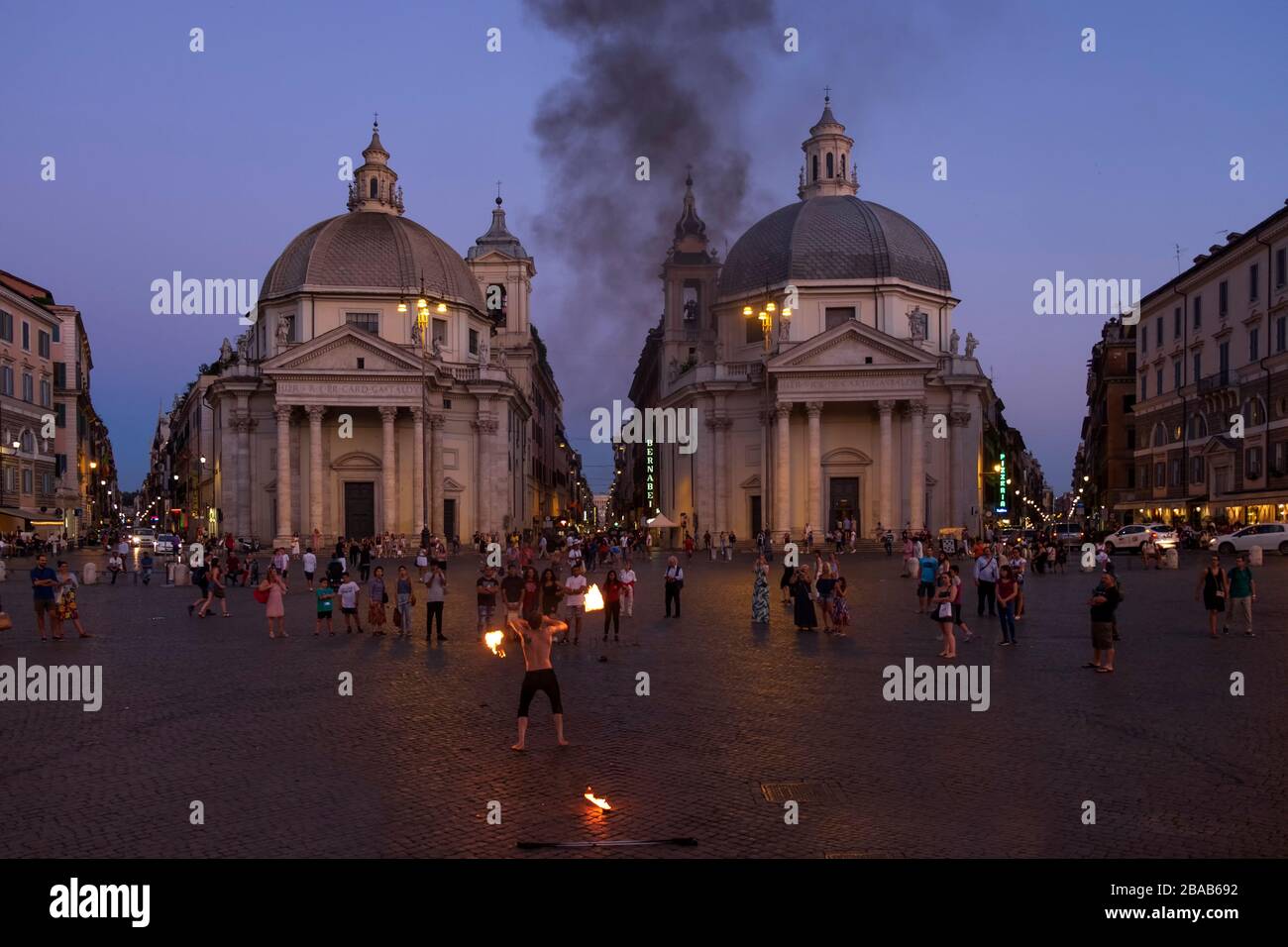 Italien, Latium, Rom, Piazza del Popolo, als Weltkulturerbe der UNESCO, die beiden Kirchen aufgeführt Stockfoto