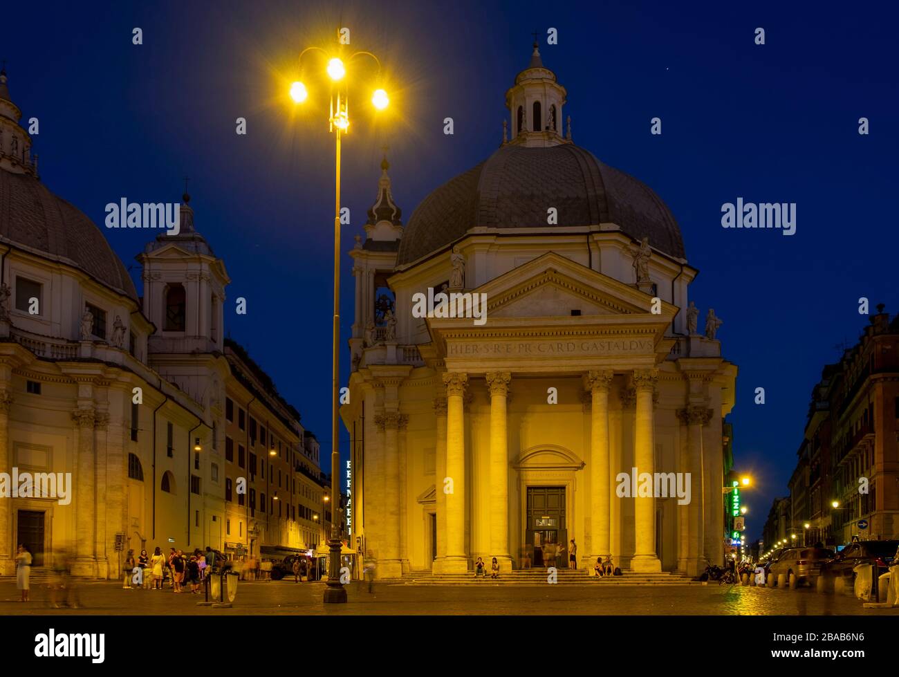 Italien, Latium, Rom, Piazza del Popolo, als Weltkulturerbe der UNESCO, die beiden Kirchen aufgeführt Stockfoto