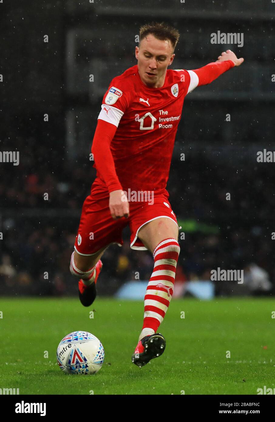 Barnsleys Cauley Woodrow hat einen Schuss in Richtung Tor Stockfoto