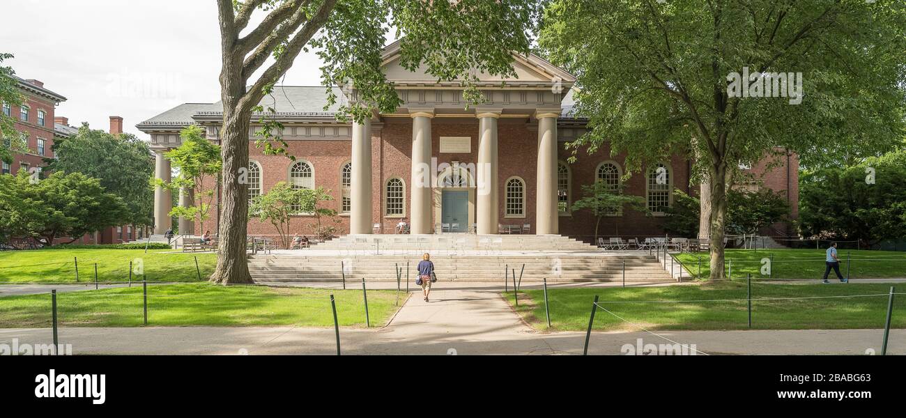 Vorderansicht des Gebäudes der Memorial Church, Harvard University, Cambridge, Massachusetts, USA Stockfoto