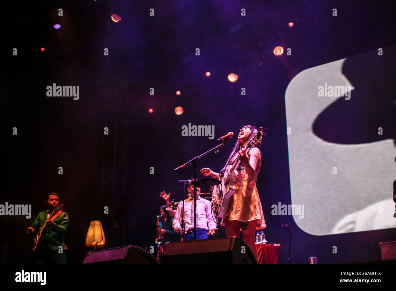 28 Oktubre 2017. Mon Laferte , Cantante chilena durante su concierto en el Festival Tecate Sonoro. (Foto: Luis Gutierrez /NortePhoto.com) Stockfoto