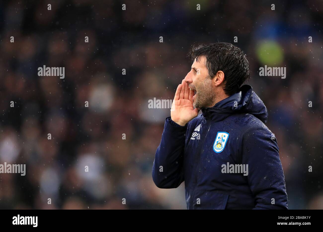 Huddersfield Town Manager Danny Cowley gibt Anweisungen auf der Touchline Stockfoto
