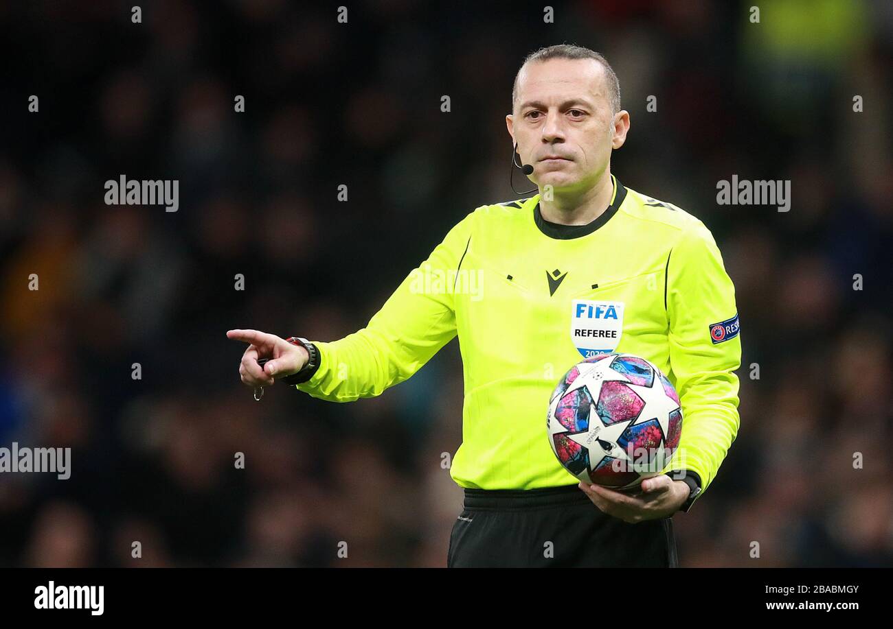 Spielschiedsrichter Cuneyt Cakir Stockfoto