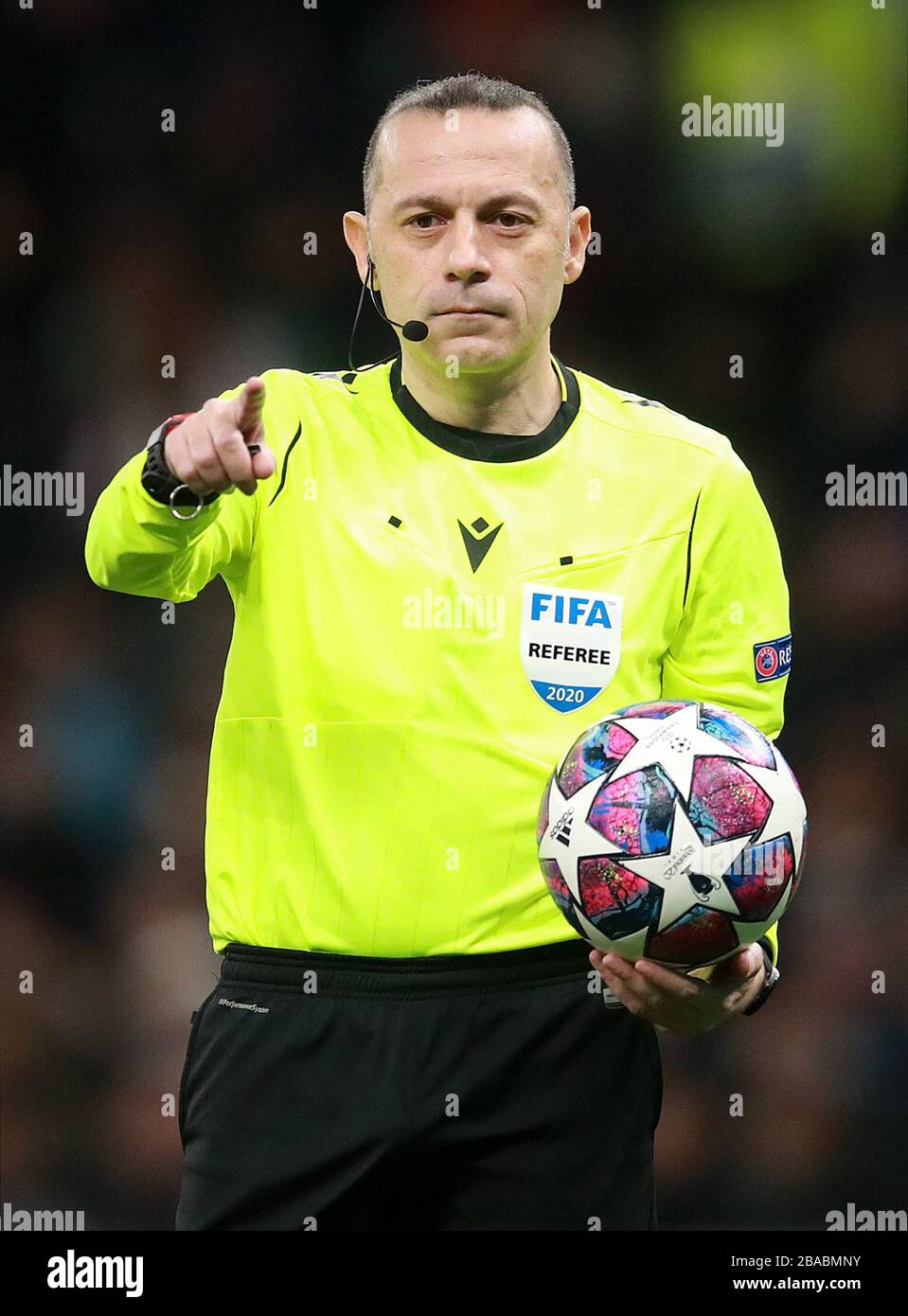 Spielschiedsrichter Cuneyt Cakir Stockfoto