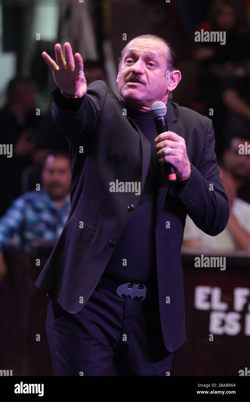 Teo Gonzalez durante su presentación en el Palenque de la Expogan, el 6 de abril del 2013 en Hermosillo. Stockfoto