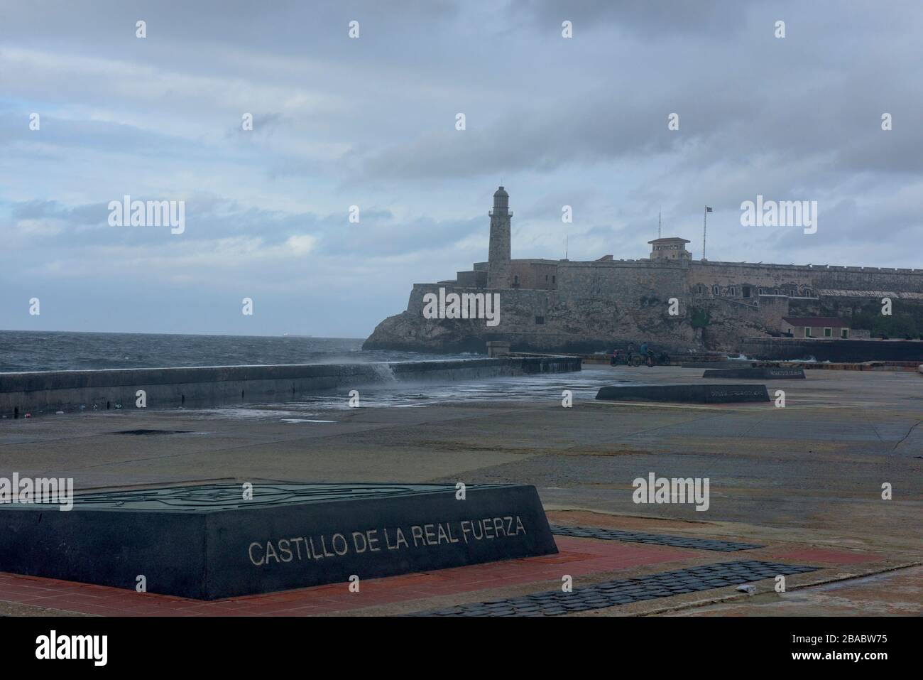 Blick von der Malecón de los Tres Reyes del Morro, Havanna, Kuba Stockfoto