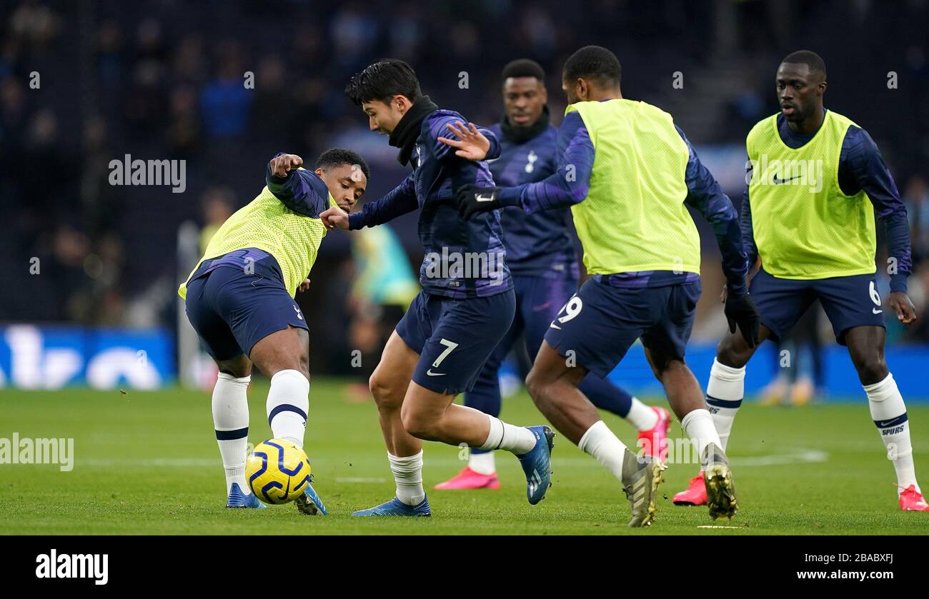 Steven Bergwijn (links) von Tottenham Hotspur vor dem Premier-League-Spiel im Tottenham Hotspur Stadium, London. Stockfoto