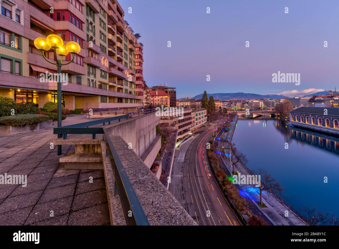 Rhone Fluss und alte Gebäude, Genf, Schweiz - HDR Stockfoto