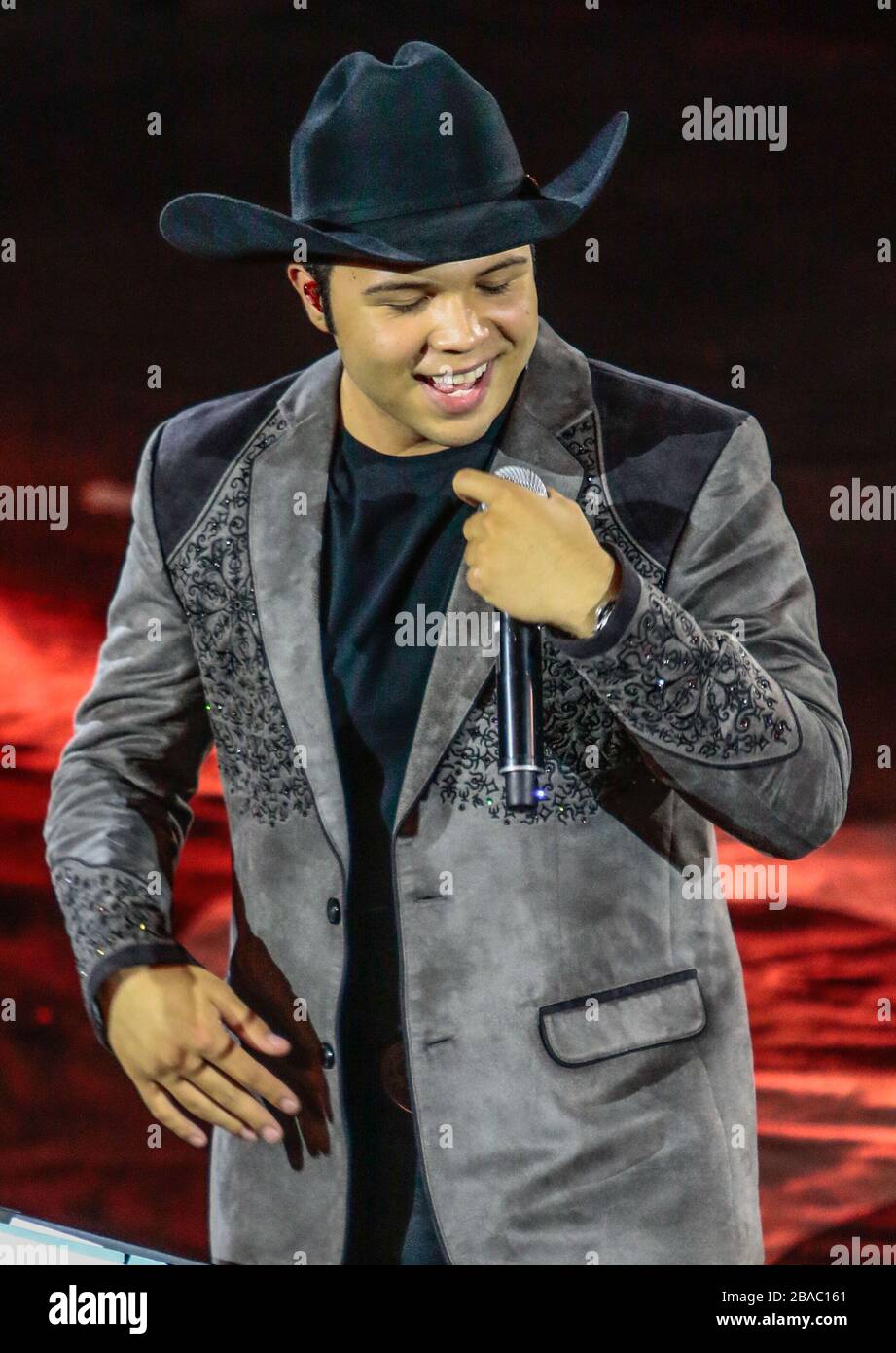 El cantante mexicano de música Popular ranchera Pepe Aguilar, durante su presentación en el palenque de la ExpoGan 2016. *Foto: LuisGutierrez/NortePho Stockfoto