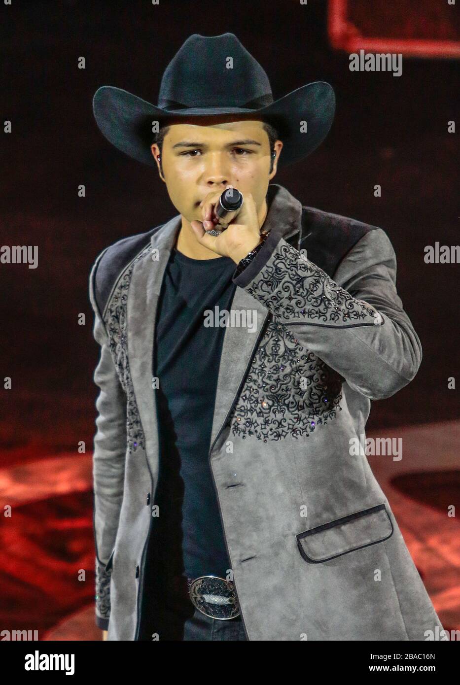 El cantante mexicano de música Popular ranchera Pepe Aguilar, durante su presentación en el palenque de la ExpoGan 2016. *Foto: LuisGutierrez/NortePho Stockfoto