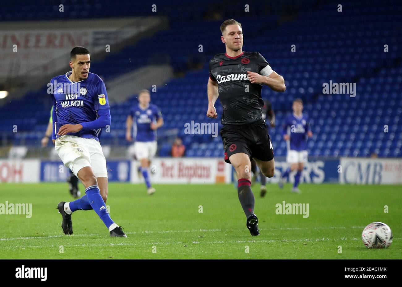 Robert Glatzel von Cardiff City erzielt das zweite Tor seiner Seite Stockfoto