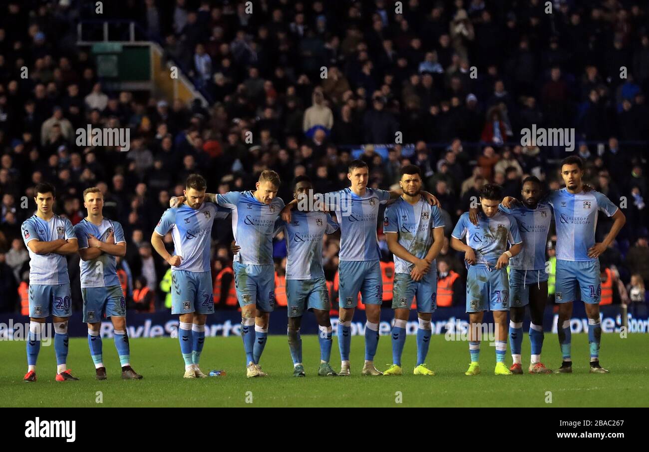 Die Spieler von Coventry City erscheinen nach der Niederlage niedergeschlagen Stockfoto