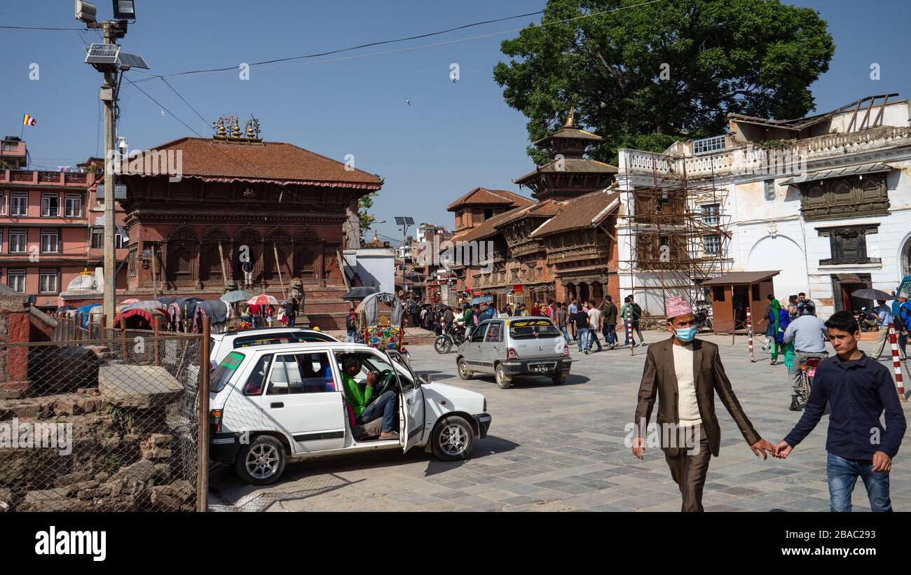 Durbar Square, Kathmandu, Nepal - 21. April 2018: Ein normaler Tag in Kathmandu, Durbar Square, einem UNESCO-Weltkulturerbe, wird noch rekonstruiert Stockfoto