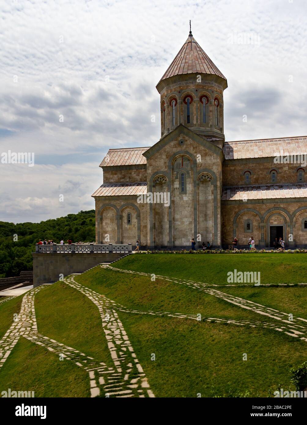 Juli 2019 - Bodbe, Georgia - das Kloster St. Nino in Bodbe ist eine georgisch-orthodoxe Kirche und weitere Sakralbauten in der Nähe von Sighnaghi, Kakheti, G. Stockfoto