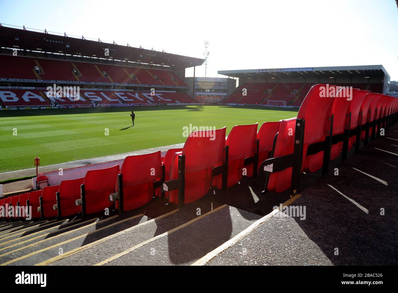 Eine allgemeine Ansicht des Fußballs von Oakwell vor dem Spiel Stockfoto