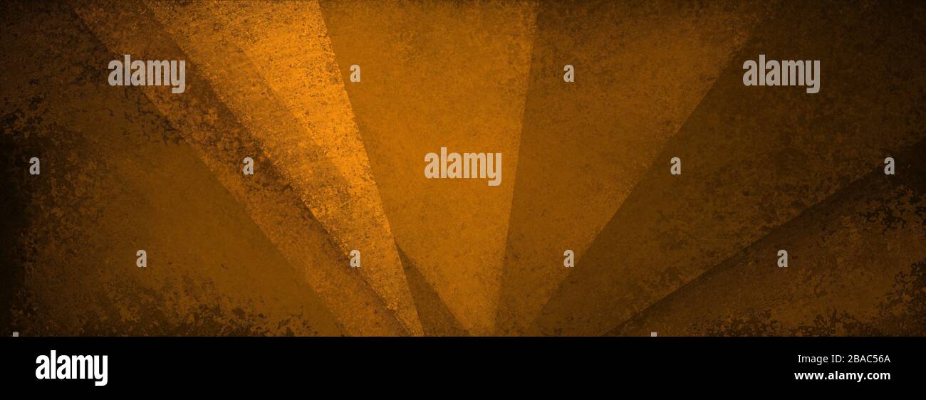 Abstrakter kupferorangefarbener Hintergrund mit Textur und glänzenden, geometrischen Dreiecksformen in modernem Muster mit schwarzem Grunge-Design, verdimmtem Gold Stockfoto
