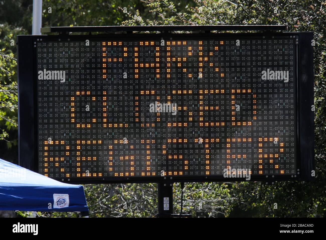 PACOIMA, LOS ANGELES, KALIFORNIEN, USA - 26. MÄRZ: Ein Schild in einem Coronavirus COVID-19-Testzentrum im Hansen Dam Park am 26. März 2020 in Pacoima, Los Angeles, Kalifornien, USA. Kalifornien, der bevölkerungsreichste US-Staat, war einer der schlimmsten Folgen während der Pandemie. (Foto von Xavier Collin/Image Press Agency) Stockfoto