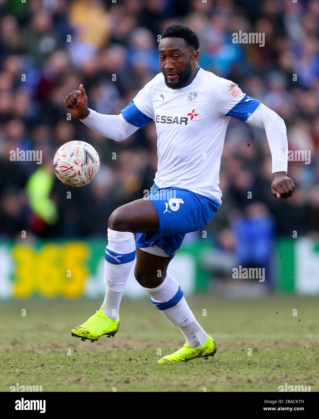 Tranmere Rovers" Emmanuel Monthe Stockfoto