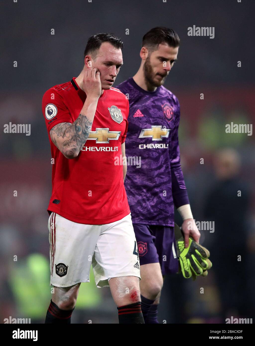 Phil Jones (links) von Manchester United und Torhüter David de GEA erscheinen nach dem Spiel niedergeschlagen Stockfoto