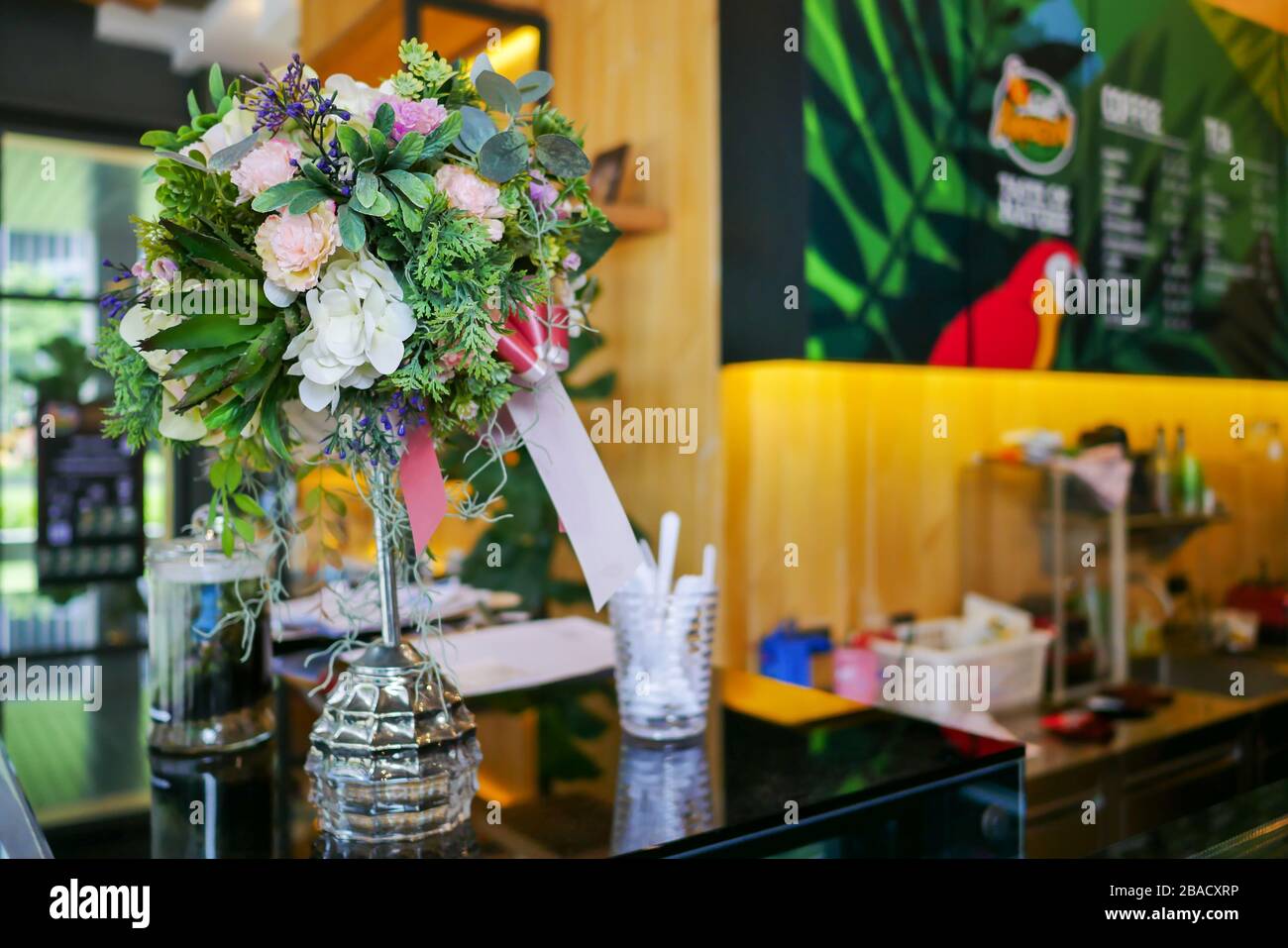 Bangkok, Thailand September 2019 Die Leute nehmen Mittagspause im Cafe Amazon in Bangkok