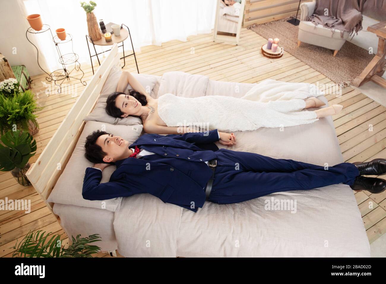 Das Paar teilte süße Zeit im Schlafzimmer Stockfoto