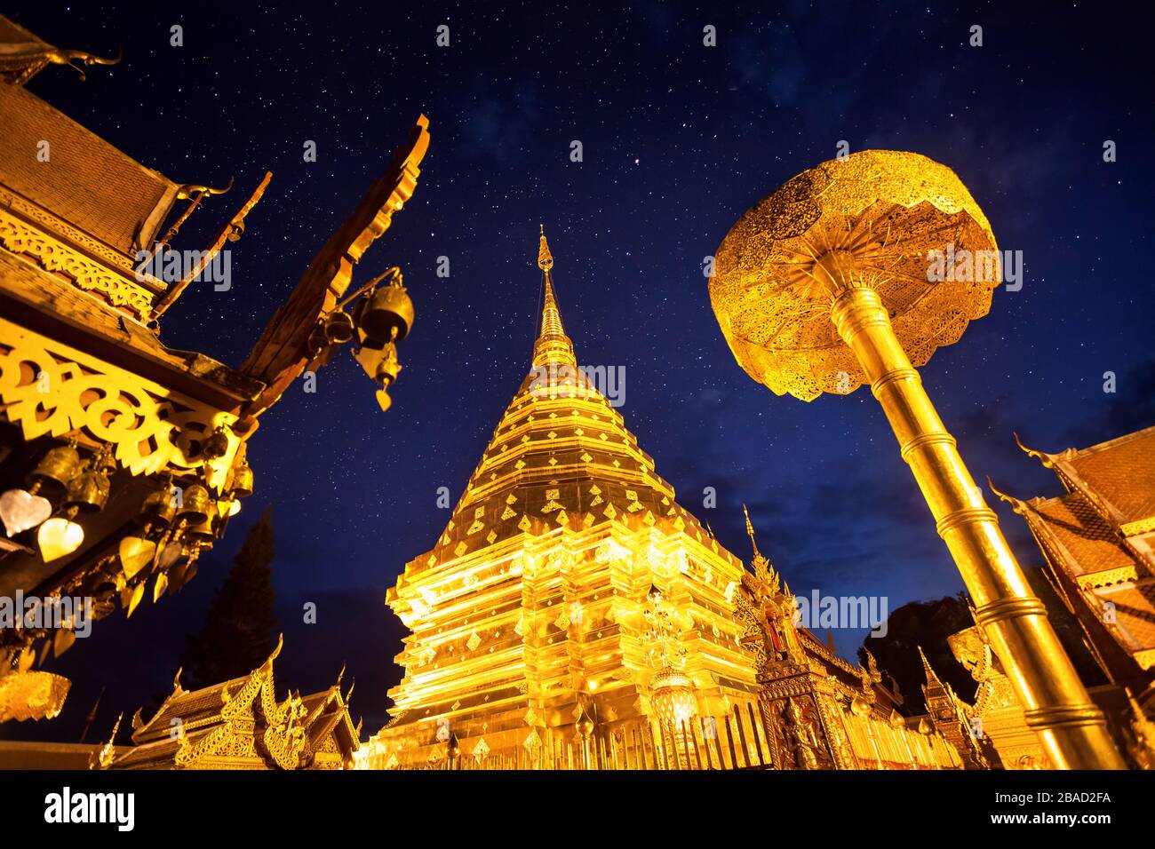 Goldene Stupa im buddhistischen Tempel Doi Suthep in Chiang Mai, Thailand Stockfoto