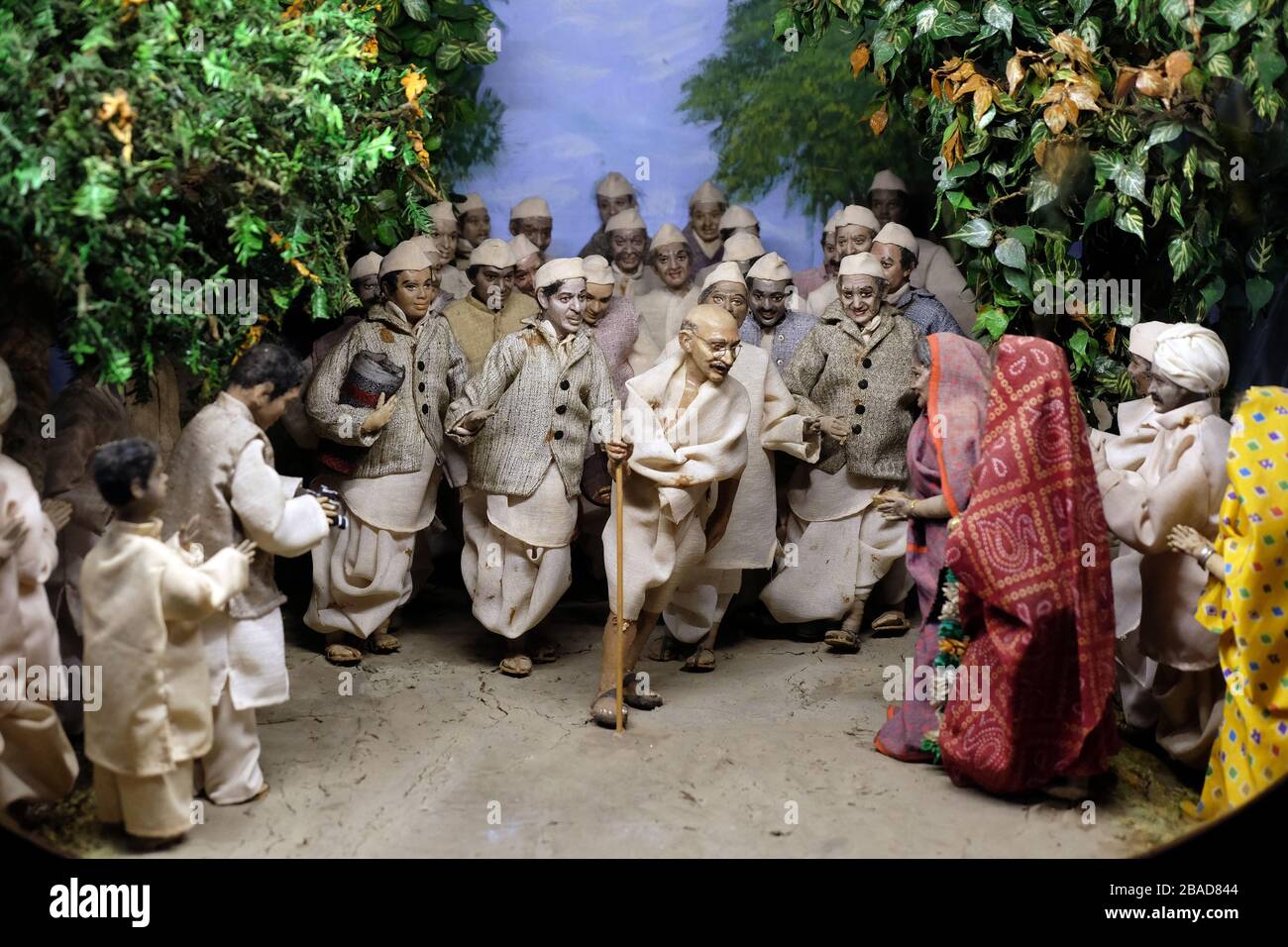 Szenen aus dem Leben Mahatma Gandhis: Mahatma Gandhi begann mit dem salzmarsch vom Sabarmati-Ashram, Mani Bhavan Gandhi Museum in Mumbai, Indien Stockfoto