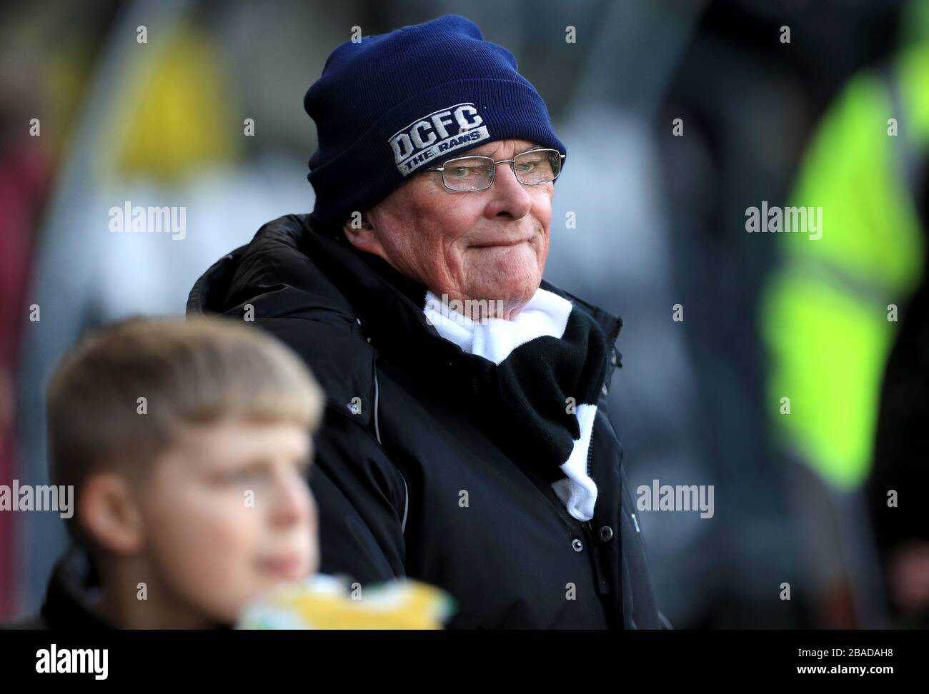 Eine allgemeine Ansicht eines Derby-County-Fans auf den Tribünen vor Spielbeginn Stockfoto
