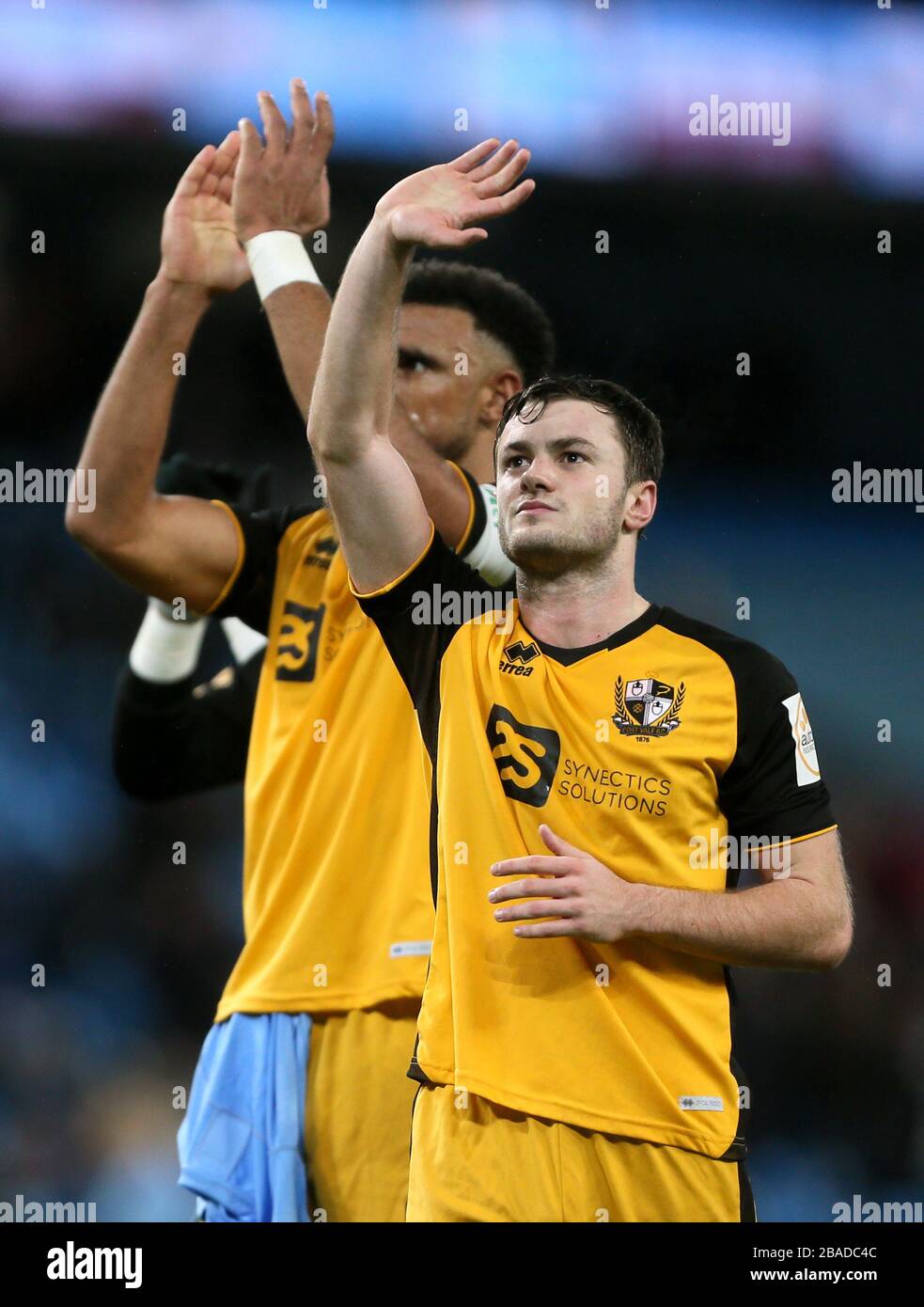 James Gibbons von Port Vale grüßt die Fans nach dem Abpfiff Stockfoto