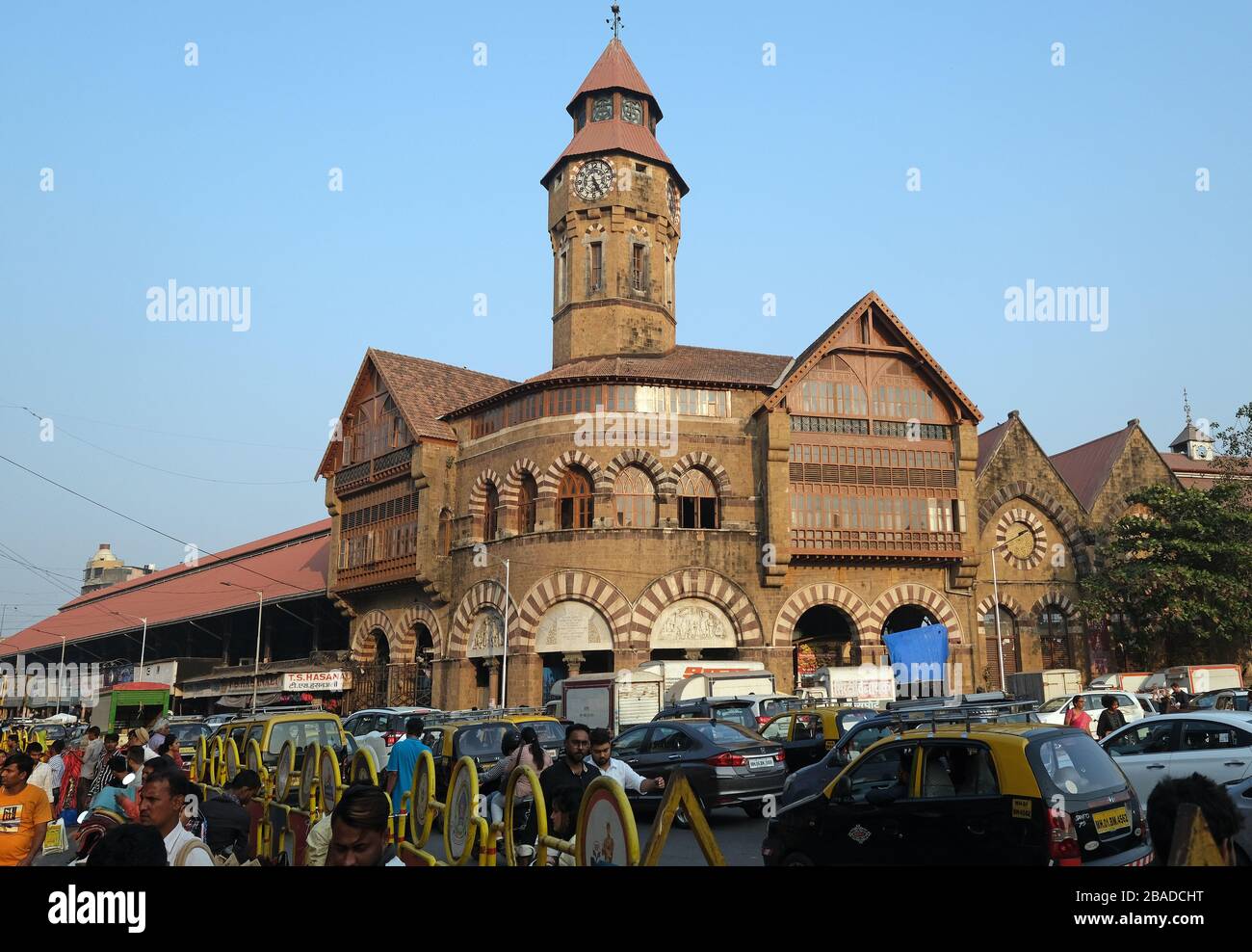 Crawford-Markt, der in Zeiten des britischen Raj gebaut wurde und nun offiziell in Mahatma Jyotiba Phule Market, Mumbai, Indien, umbenannt wurde Stockfoto