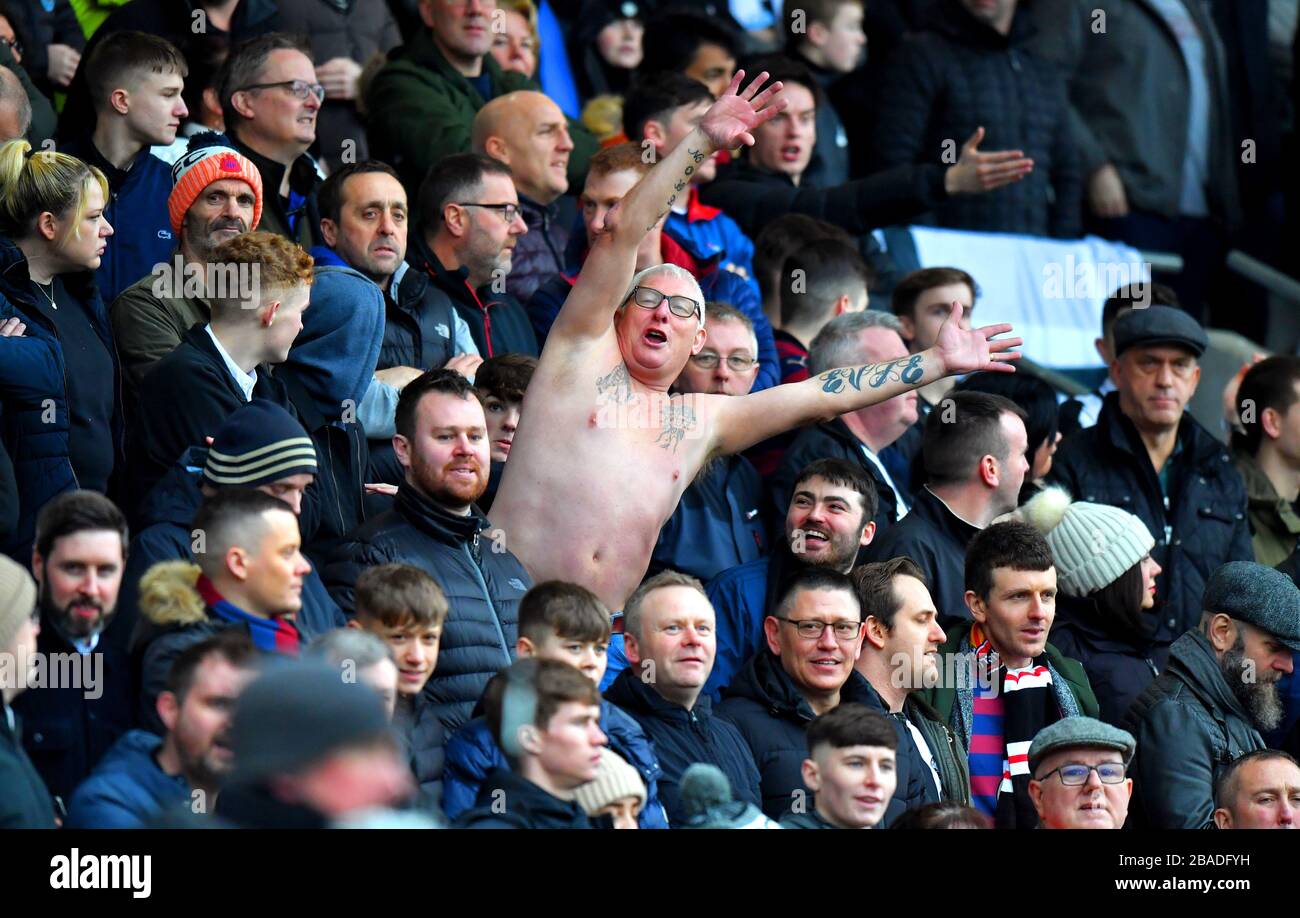 Ein Fan auf der Tribüne während des Spiels Stockfoto
