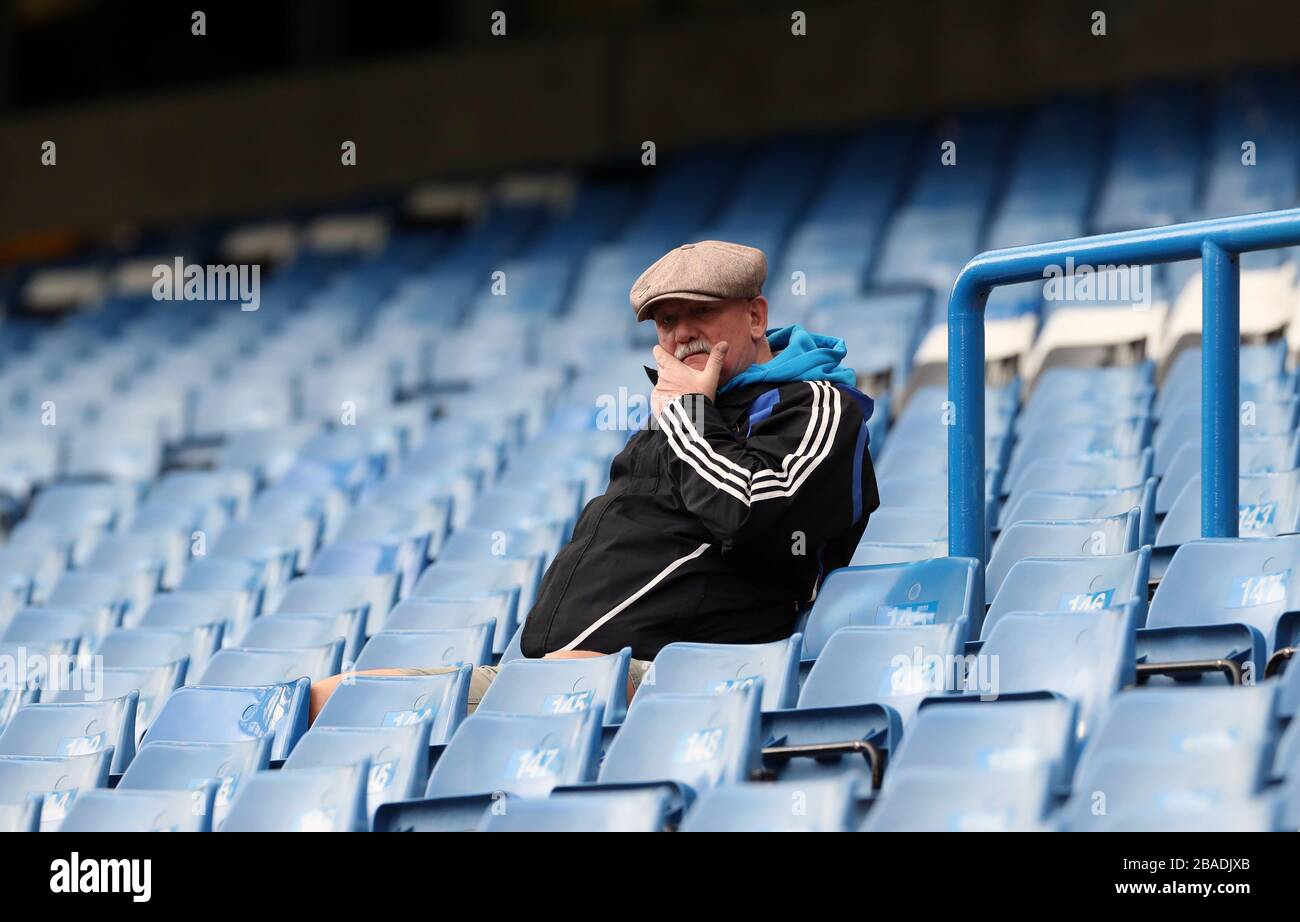 Ein Fan im steht vor dem Spiel Stockfoto