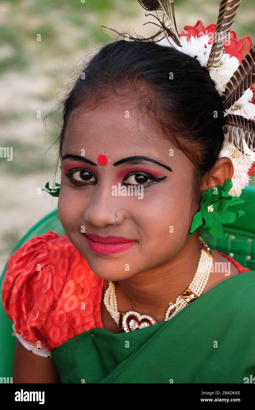 Porträt der indischen Tänzerin im Dorf Kumrokhali, Westbengalen, Indien Stockfoto