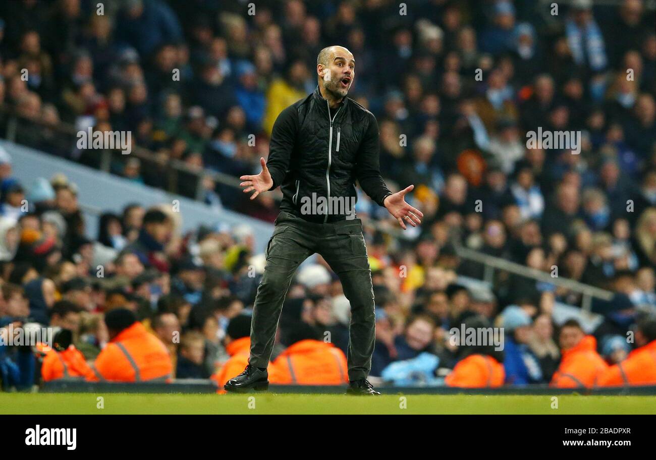 Manchester City-Trainer Pep Guardiola Gesten an der Seitenlinie Stockfoto Manchester City-Trainer Pep Guardiola Gesten an der Seitenlinie Stockfoto