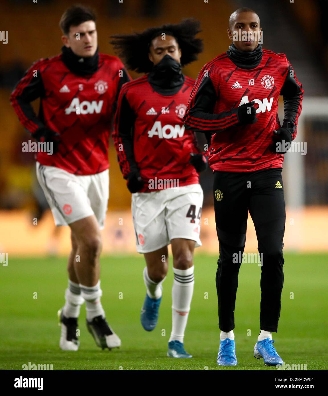 Ashley Young (rechts) von Manchester United schwärmt vor dem Spiel Stockfoto