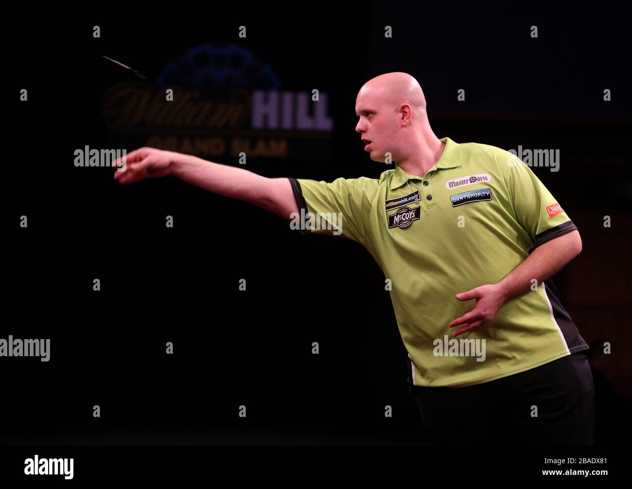 Michael van Gerwen wirft gegen Phil Taylor Stockfoto