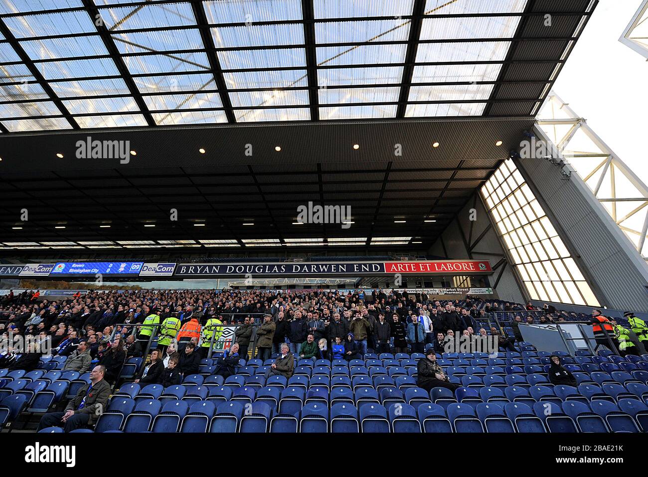 Allgemeiner Blick auf die Fans von Birmingham City auf den Tribünen Stockfoto