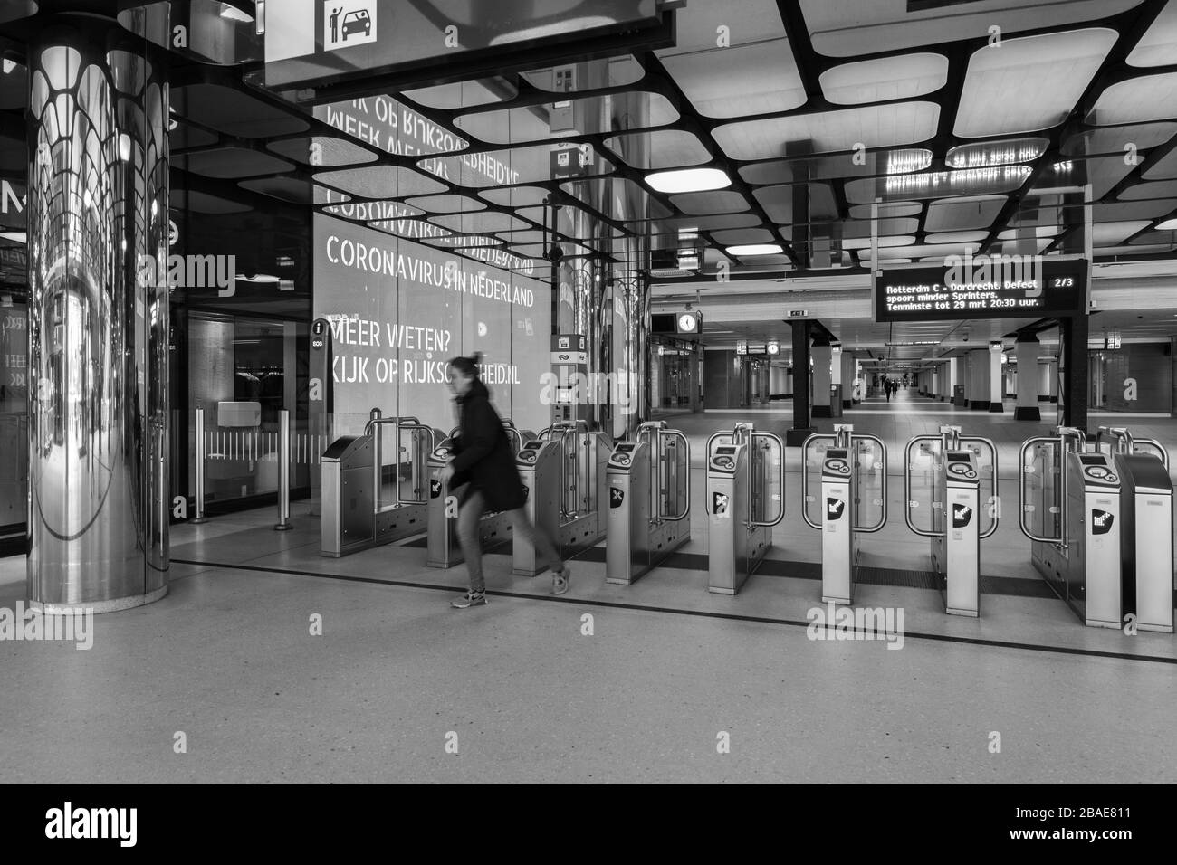 Hauptbahnhof Amsterdam an einem gewöhnlichen Arbeitstag Stockfoto