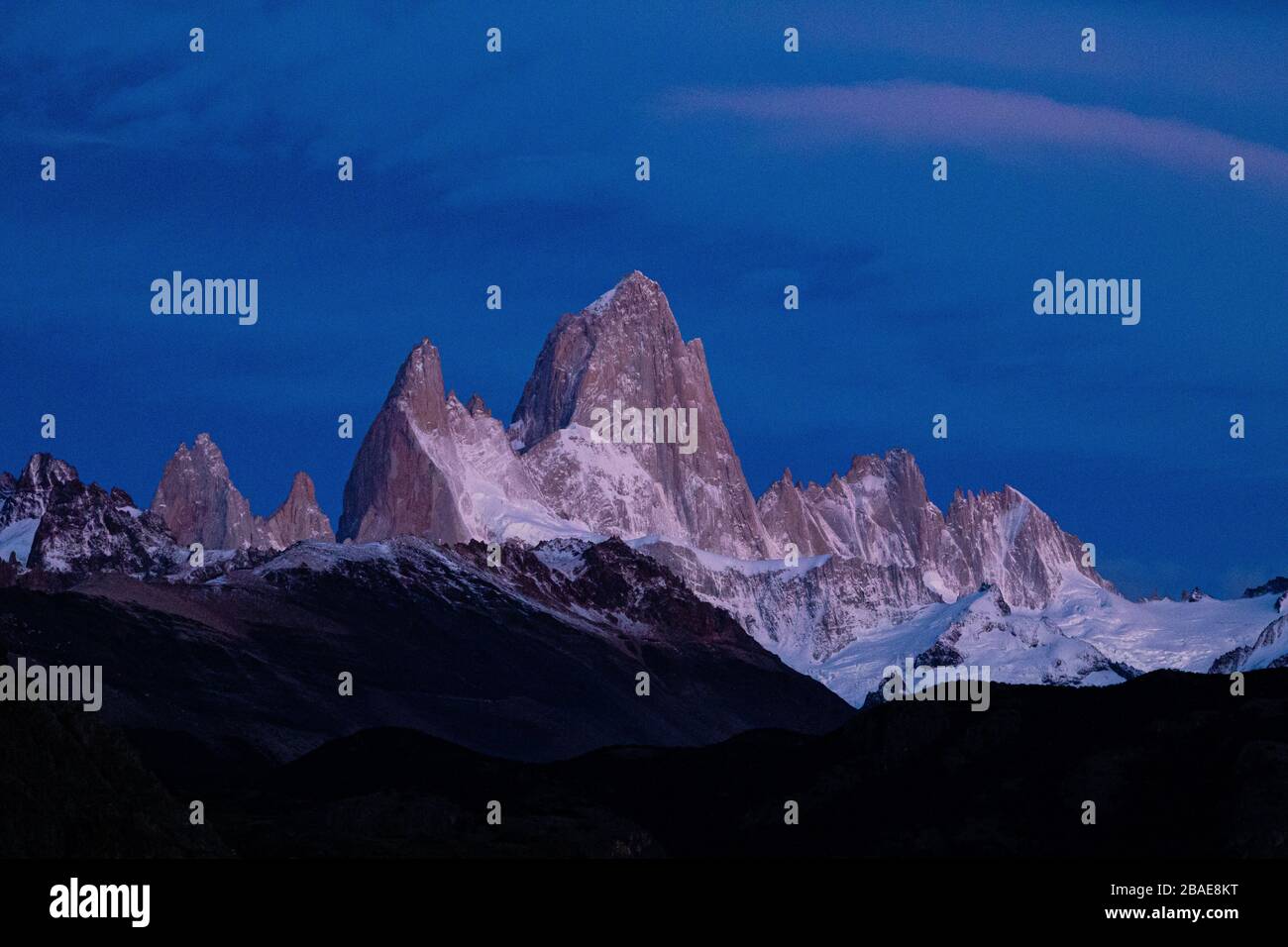 Sonnenaufgang über dem Mount Fitzroy in El Calten im Süden Patagoniens, Argentinien Stockfoto