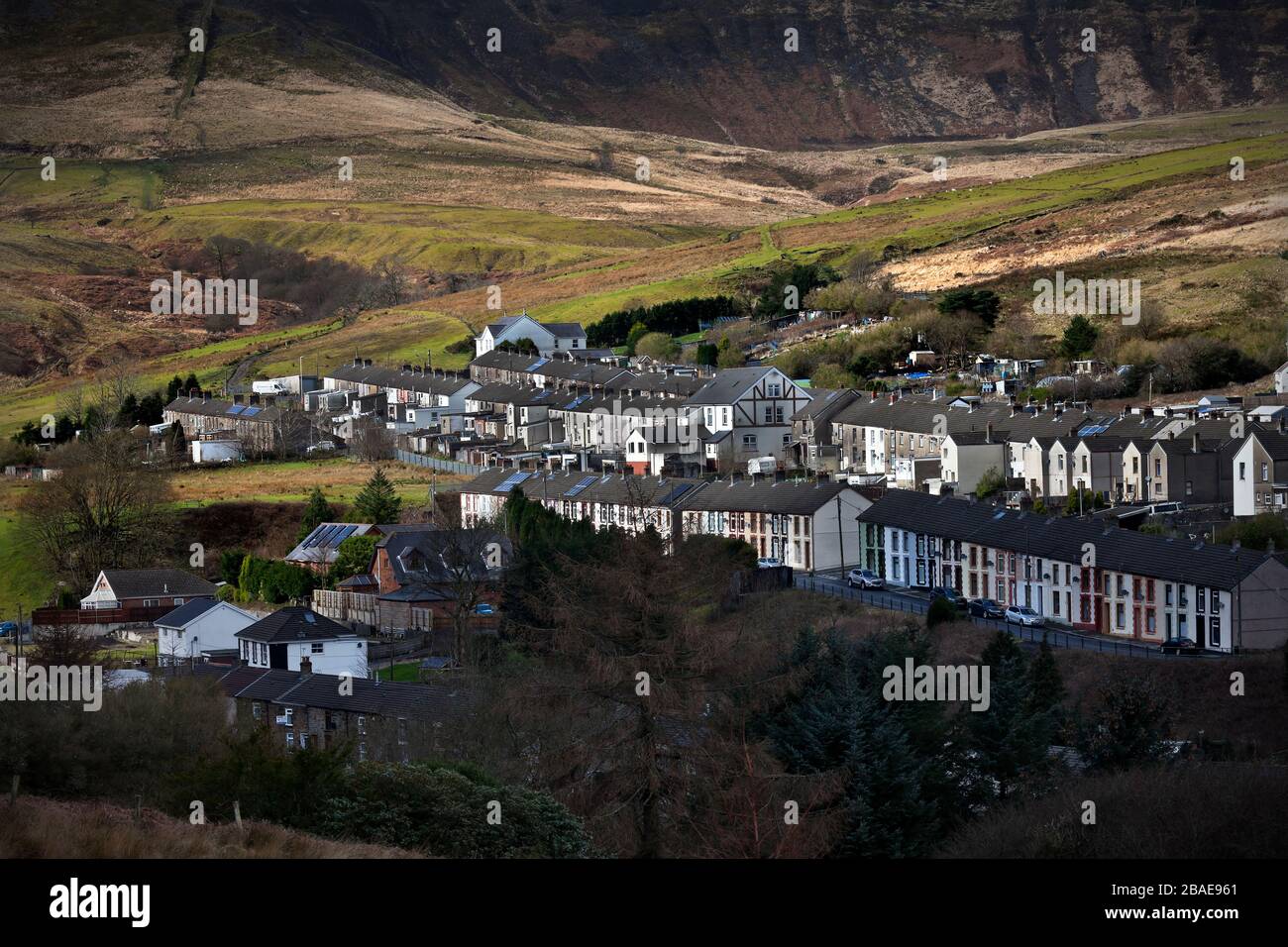 Rhondda Valley Dorf Cwmparc mit Terrassen von Bergarbeiterhäusern, Wales, Großbritannien Stockfoto
