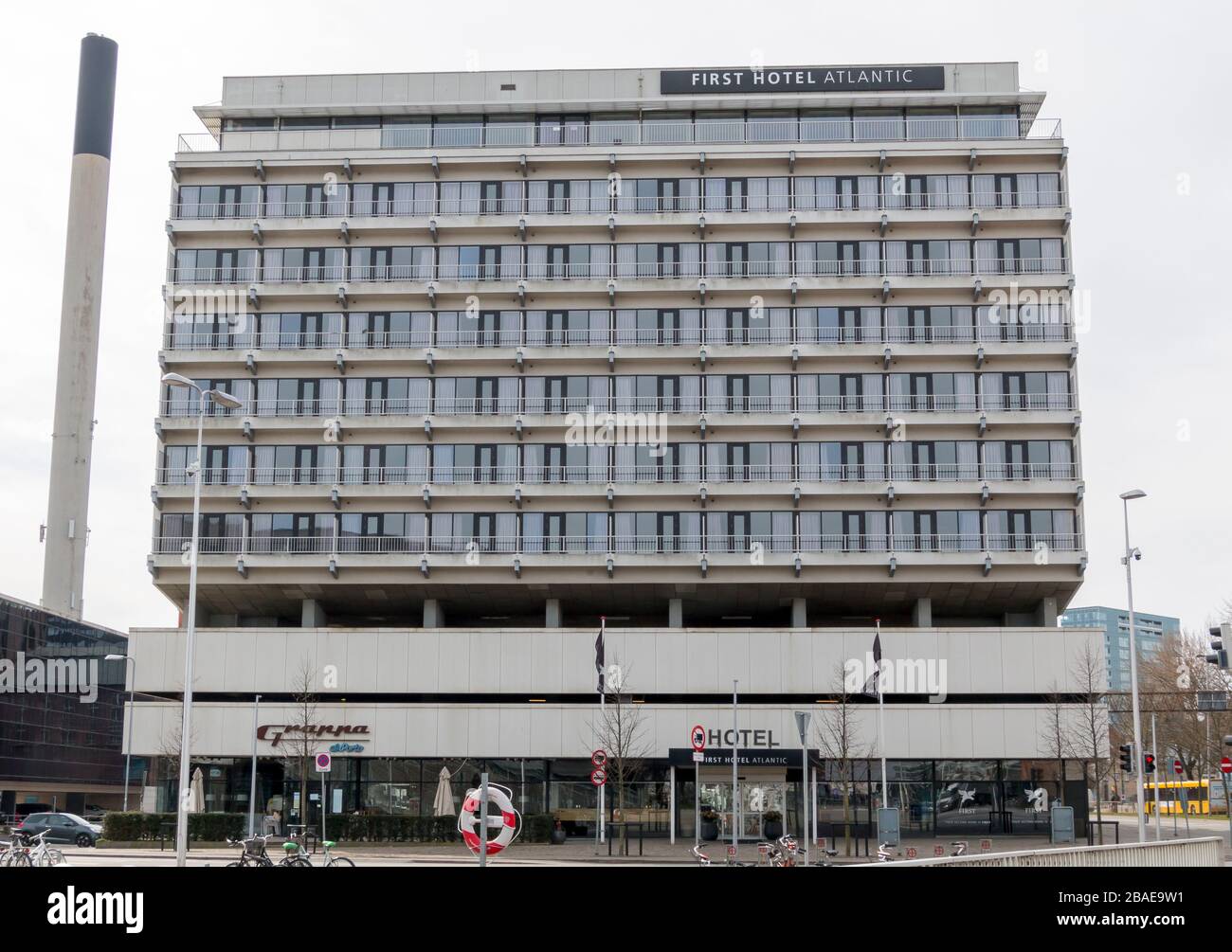 Aarhus, Dänemark - 24. märz 2020: Das Hotel Atlantic Aarhus liegt in der Nähe des Stadtzentrums und der wichtigsten Einkaufszentren. Stockfoto