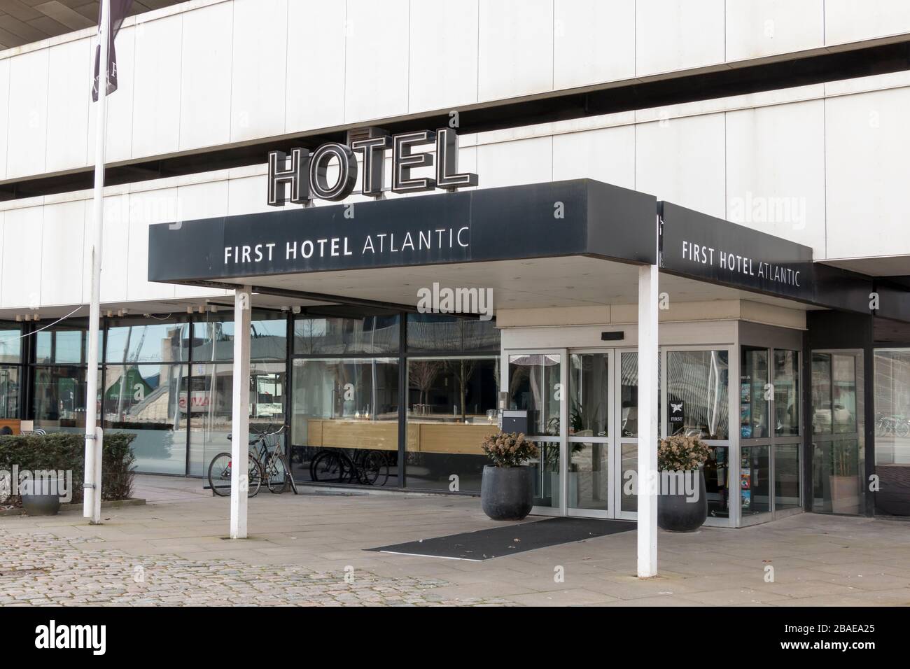 Aarhus, Dänemark - 24. märz 2020: Das Hotel Atlantic Aarhus liegt in der Nähe des Stadtzentrums und der wichtigsten Einkaufszentren. Stockfoto