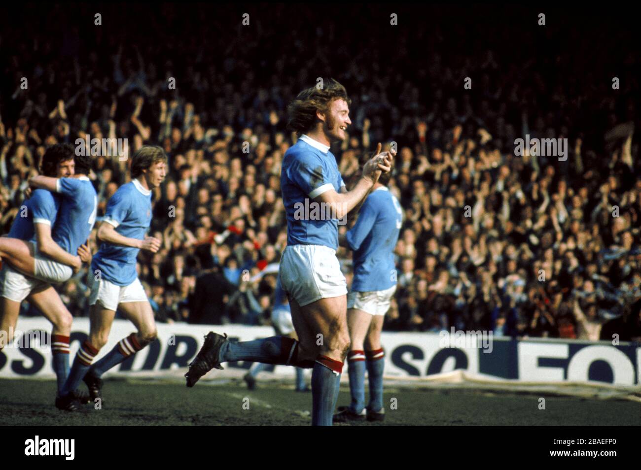 Rodney Marsh von Manchester City feiert ein Ziel Stockfoto