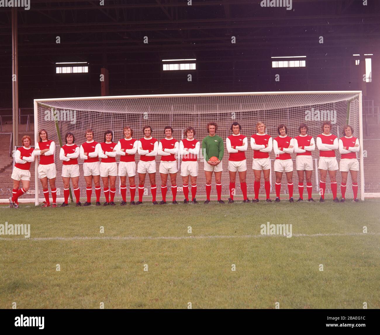 RAW-SCAN Dies ist ein Testbild, das nicht korrigiert wurde, das Arsenal Team für die Kamera (links-rechts): Alan Ball (mit weißen Stiefeln), Charlie George (mit roten Stiefeln), George Armstrong, Eddie Kelly, Peter Marinello, Sammy Nelson, George Graham, Frank McLintock, Pat Rice, Geoff Barnett, Ray Kennedy, John Roberts, Peter Story, Peter Simpson, John Radford, Bob McNab Stockfoto
