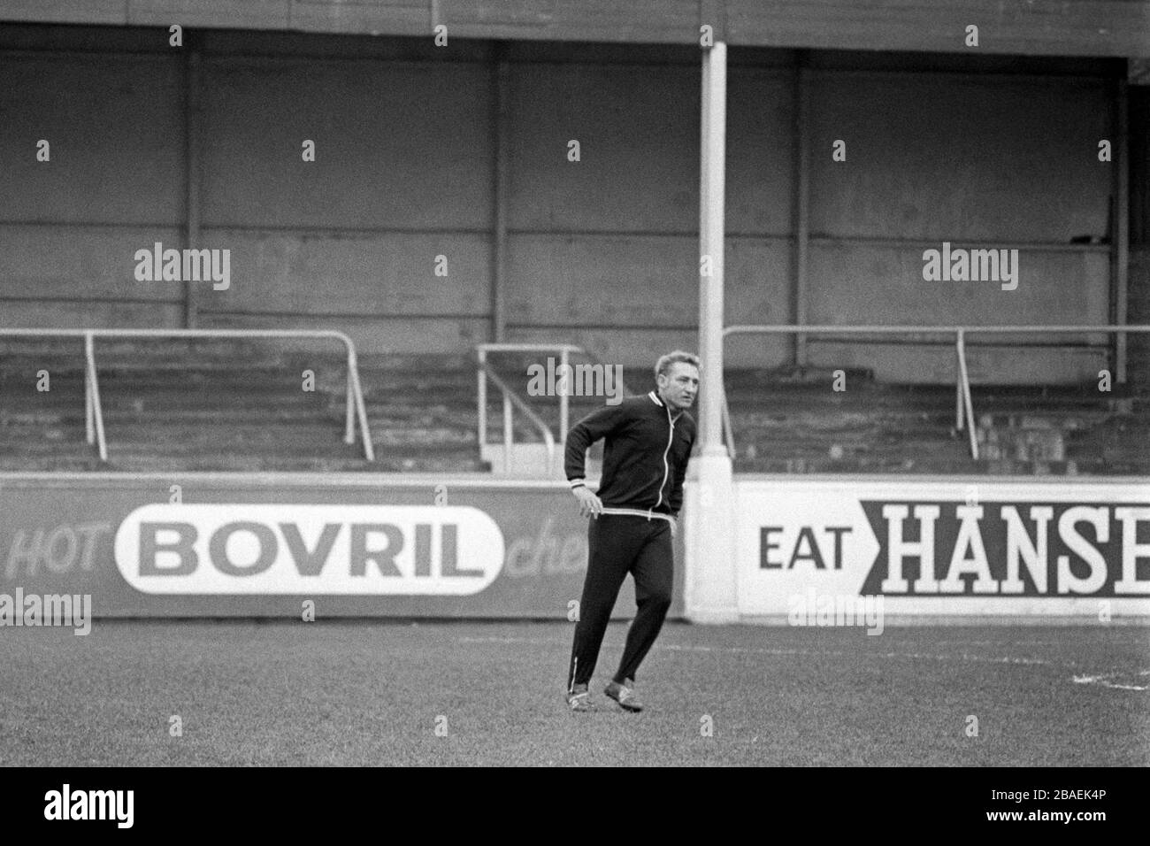 Swansea City Manager Roy Bentley nimmt eine Trainingseinheit auf dem Spielfeld bei vetch Field an. Stockfoto
