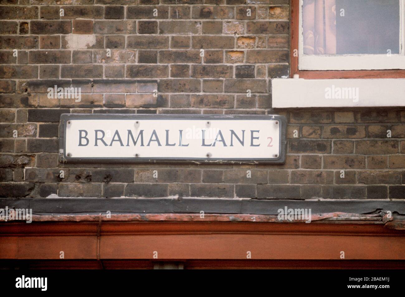 Straßenschild an der Bramall Lane, Lage von Sheffield United's Heimatplatz. Bramall Lane hat auch County- und internationales Cricket sowie internationalen Fußball und ein FA-Cup-Finale veranstaltet. Stockfoto