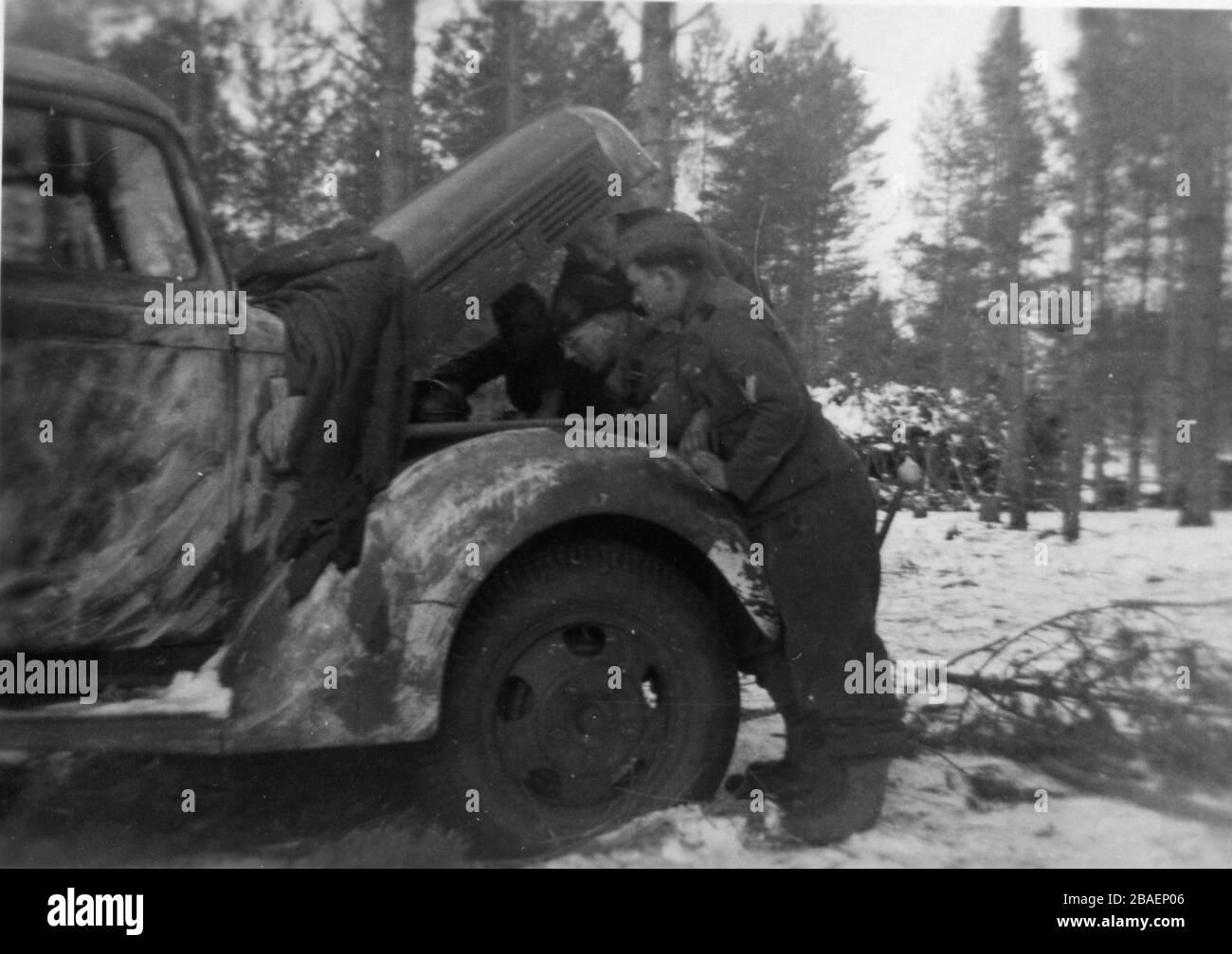 Historisches Foto des zweiten Weltkriegs/zweiten Weltkriegs: deutsche Invasion - Waffen-SS-Trojer in der UdSSR - 1943 Nevel Stadtgebiet Stockfoto