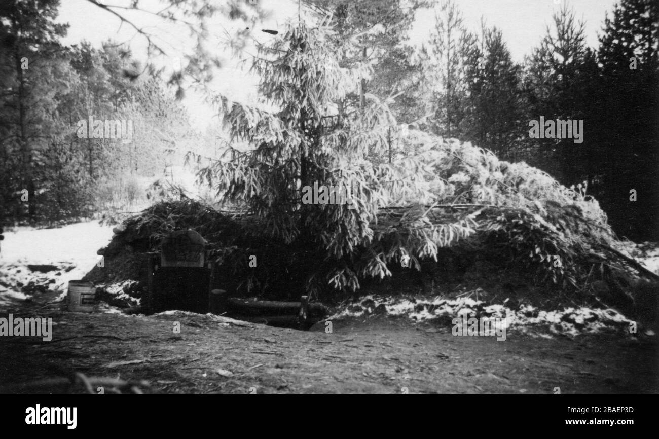 Historisches Foto des zweiten Weltkriegs/zweiten Weltkriegs über die deutsche Invasion - Waffen-SS-Trojer in der UdSSR (Nevel) - 1942 . Bunkeranlage Stockfoto