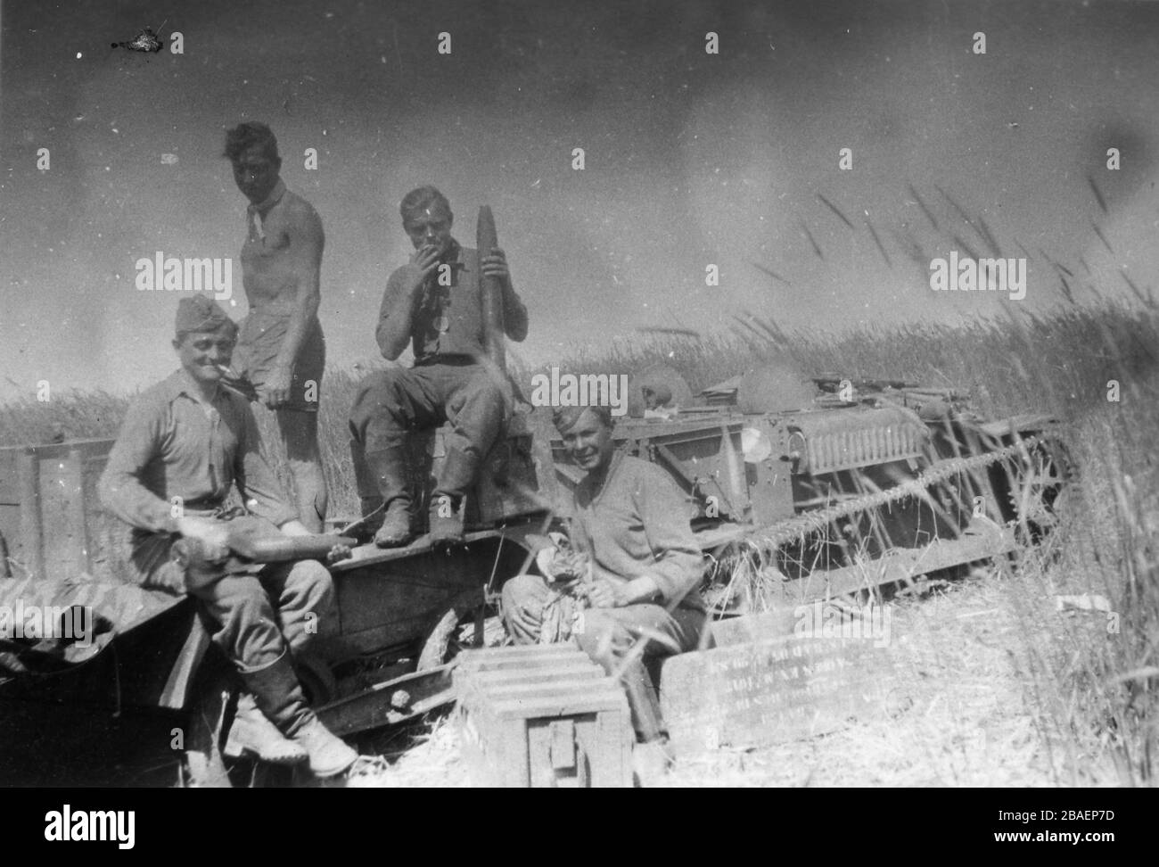 Historisches Foto des zweiten Weltkriegs/zweiten Weltkriegs über die deutsche Invasion - Waffen-SS-Trojer in der UdSSR (Weißrussland) - 1942 (Region Minsk). Tank Stockfoto